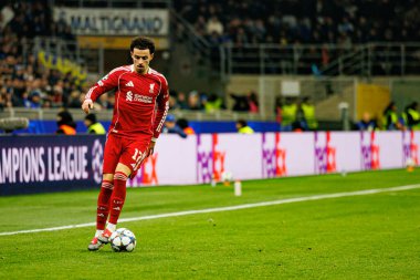 Curtis Jones Şampiyonlar Ligi faz maçında Internazionale Milano ve Liverpool FC (Maciej Rogowski / Ball Raw Images) arasında görüldü)