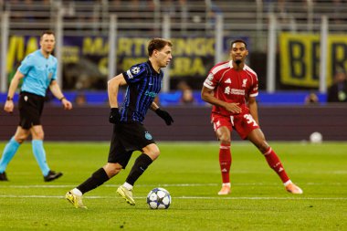 Nicolo Barella Şampiyonlar Ligi faz oyunu sırasında Internazionale Milano ve Liverpool FC (Maciej Rogowski / Ball Raw Images) arasında görüldü)