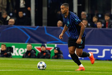 Manuel Akanji Şampiyonlar Ligi faz oyunu sırasında Internazionale Milano ve Liverpool FC (Maciej Rogowski / Ball Raw Images) arasında görüldü)
