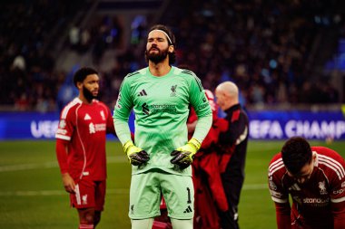 Alisson Becker Şampiyonlar Ligi faz oyunu sırasında Internazionale Milano ve Liverpool FC (Maciej Rogowski / Ball Raw Images) arasında görüldü)