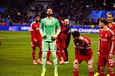 Alisson Becker Şampiyonlar Ligi faz oyunu sırasında Internazionale Milano ve Liverpool FC (Maciej Rogowski / Ball Raw Images) arasında görüldü)