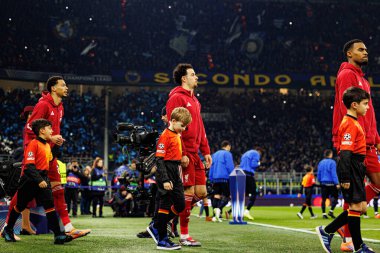 Curtis Jones Şampiyonlar Ligi faz maçında Internazionale Milano ve Liverpool FC (Maciej Rogowski / Ball Raw Images) arasında görüldü)