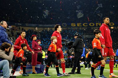 Curtis Jones Şampiyonlar Ligi faz maçında Internazionale Milano ve Liverpool FC (Maciej Rogowski / Ball Raw Images) arasında görüldü)