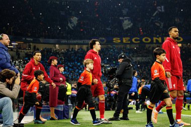 Curtis Jones Şampiyonlar Ligi faz maçında Internazionale Milano ve Liverpool FC (Maciej Rogowski / Ball Raw Images) arasında görüldü)