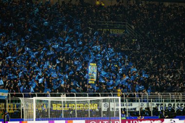 Internazionale Milano ve Liverpool FC (Maciej Rogowski / Ball Raw Images) arasındaki Şampiyonlar Ligi faz maçında Inter taraftarları görülüyor)