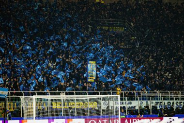 Internazionale Milano ve Liverpool FC (Maciej Rogowski / Ball Raw Images) arasındaki Şampiyonlar Ligi faz maçında Inter taraftarları görülüyor)