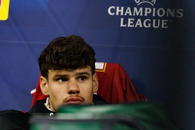 Milos Kerkez Şampiyonlar Ligi faz oyunu sırasında Internazionale Milano ve Liverpool FC (Maciej Rogowski / Ball Raw Images) arasında görüldü)