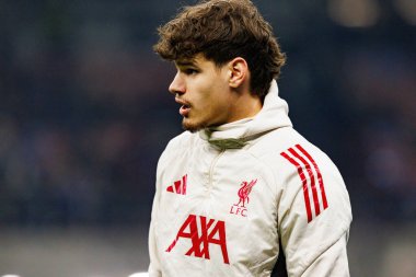 Milos Kerkez Şampiyonlar Ligi faz oyunu sırasında Internazionale Milano ve Liverpool FC (Maciej Rogowski / Ball Raw Images) arasında görüldü)