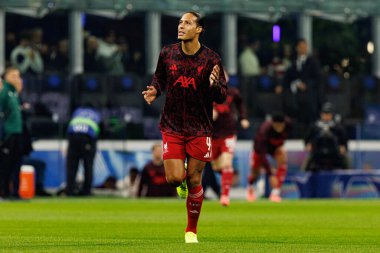 Virgil van Dijk, Internazionale Milano ve Liverpool FC (Maciej Rogowski / Ball Raw Images) arasında Şampiyonlar Ligi faz oyunu sırasında görüldü.)