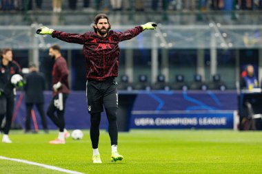 Alisson Becker Şampiyonlar Ligi faz oyunu sırasında Internazionale Milano ve Liverpool FC (Maciej Rogowski / Ball Raw Images) arasında görüldü)