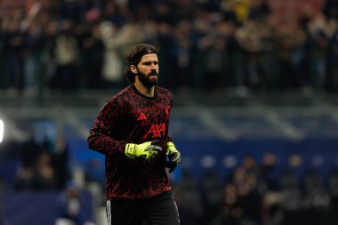 Alisson Becker Şampiyonlar Ligi faz oyunu sırasında Internazionale Milano ve Liverpool FC (Maciej Rogowski / Ball Raw Images) arasında görüldü)