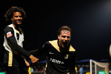 Steven Baseya ve Marko Milovanoviç Marezi, FC Alverca ve CD Nacional (Maciej Rogowski / Ball Raw Images) takımları arasındaki Liga Portekiz maçında gol attıktan sonra kutlama yaparken görüldü.)