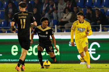 Francisco Chissumba ve Alan Nunez, Liga Portekiz maçı sırasında FC Alverca ve CD Nacional (Maciej Rogowski / Ball Raw Images) takımları arasında görüldü.)
