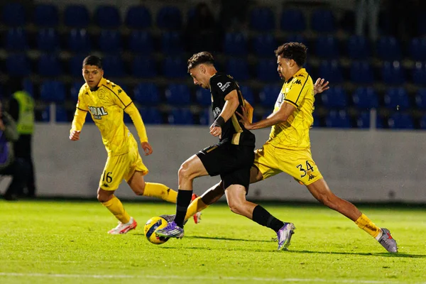 Cedric Nuozzi ve Leo Santos, Liga Portekiz maçı sırasında FC Alverca ve CD Nacional (Maciej Rogowski / Ball Raw Images) takımları arasında görüldü.)
