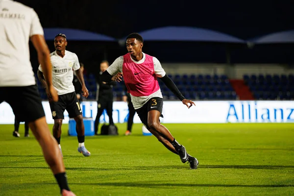 Julian Jose Martinez Liga Portekiz maçı sırasında FC Alverca ve CD Nacional (Maciej Rogowski / Ball Raw Images) takımları arasında görüldü)