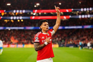 Richard Rios, Şampiyonlar Ligi 'nin SL Benfica ve SSC Napoli (Maciej Rogowski / Ball Raw Images) arasındaki faz maçında attığı golün ardından kutlama yaparken görülüyor.)