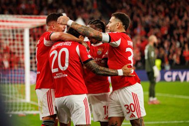 Benfica oyuncuları, SL Benfica ve SSC Napoli (Maciej Rogowski / Ball Raw Images) arasındaki Şampiyonlar Ligi faz maçında Richard Rios 'tan gol üstüne gol atarken görüldü.)