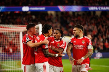 Benfica oyuncuları, SL Benfica ve SSC Napoli (Maciej Rogowski / Ball Raw Images) arasındaki Şampiyonlar Ligi faz maçında Richard Rios 'tan gol üstüne gol atarken görüldü.)