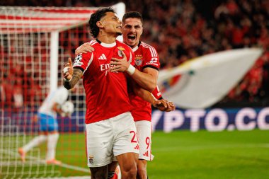 Richard Rios ve Franjo Ivanoviç SL Benfica ile SSC Napoli (Maciej Rogowski / Ball Raw Images) arasındaki Şampiyonlar Ligi faz maçında gol attıktan sonra kutlama yaparken görüldü.)