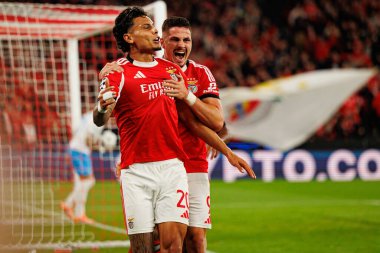 Richard Rios ve Franjo Ivanoviç SL Benfica ile SSC Napoli (Maciej Rogowski / Ball Raw Images) arasındaki Şampiyonlar Ligi faz maçında gol attıktan sonra kutlama yaparken görüldü.)