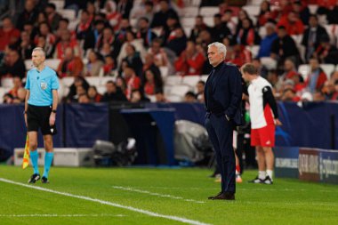 SL Benfica ve SSC Napoli (Maciej Rogowski / Ball Raw Images) arasındaki Şampiyonlar Ligi faz maçında Jose Mourinho görüldü)