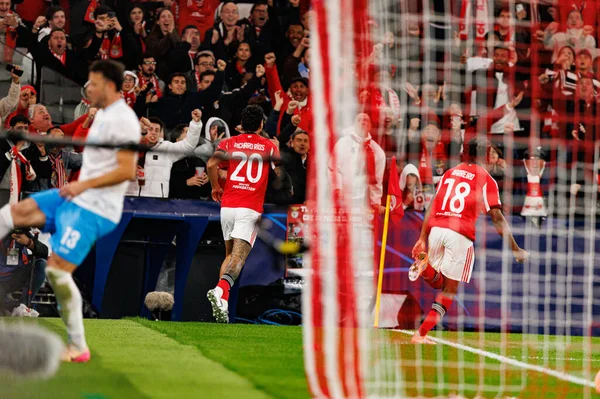 Richard Rios ve Leandro Barreiro SL Benfica ve SSC Napoli (Maciej Rogowski / Ball Raw Images) arasındaki Şampiyonlar Ligi faz maçında gol üstüne gol atarken görüldü)