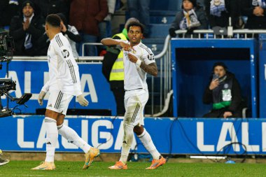 Kylian Mbappe ve Rodrygo, Mendizorroza 'daki Deportivo Alaves ve Real Madrid FC takımları arasında oynanan LaLiga EA SPORTS maçından gol üstüne gol atarken görülüyor (Maciej Rogowski / Ball Raw Images))