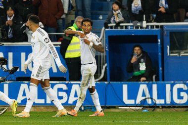 Kylian Mbappe ve Rodrygo, Mendizorroza 'daki Deportivo Alaves ve Real Madrid FC takımları arasında oynanan LaLiga EA SPORTS maçından gol üstüne gol atarken görülüyor (Maciej Rogowski / Ball Raw Images))