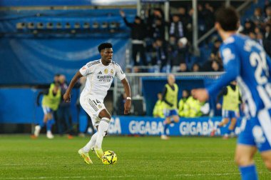 Aurelien Tchouameni, LaLiga EA SPORTS maçı sırasında Mendizorroza 'da Deportivo Alaves ve Real Madrid FC takımları arasında görüldü (Maciej Rogowski / Ball Raw Images)