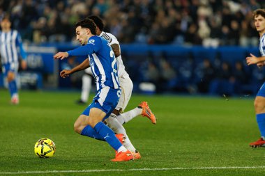 Victor Parada, LaLiga EA SPORTS maçı sırasında Mendizorroza 'da Deportivo Alaves ve Real Madrid FC takımları arasında görüldü (Maciej Rogowski / Ball Raw Images)