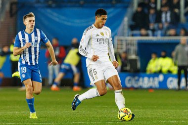 Pablo Ibanez ve Jude Bellingham, LaLiga EA SPORTS maçında Mendizorroza 'daki Deportivo Alaves ve Real Madrid FC takımları arasında görüldü (Maciej Rogowski / Ball Raw Images)
