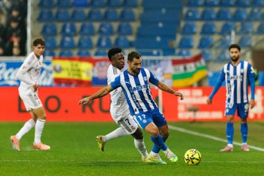 Vinicius Vini Junior ve Jonny Otto, LaLiga EA SPORTS maçında Mendizorroza 'daki Deportivo Alaves ve Real Madrid FC takımları arasında görüldü (Maciej Rogowski / Ball Raw Images)