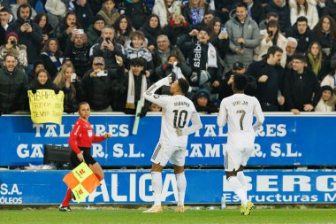 Kylian Mbappe ve Vinicius Vini Junior, Mendizorroza 'daki Deportivo Alaves ve Real Madrid FC takımları arasında oynanan LaLiga EA SPORTS maçında gol attıktan sonra kutlama yaparken görüldü (Maciej Rogowski / Ball Raw Images))