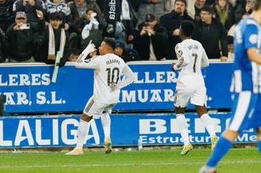 Kylian Mbappe ve Vinicius Vini Junior, Mendizorroza 'daki Deportivo Alaves ve Real Madrid FC takımları arasında oynanan LaLiga EA SPORTS maçında gol attıktan sonra kutlama yaparken görüldü (Maciej Rogowski / Ball Raw Images))