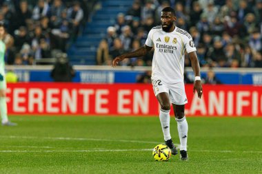 Antonio Rudiger, LaLiga EA SPORTS maçı sırasında Mendizorroza 'da Deportivo Alaves ve Real Madrid FC takımları arasında görüldü (Maciej Rogowski / Ball Raw Images)