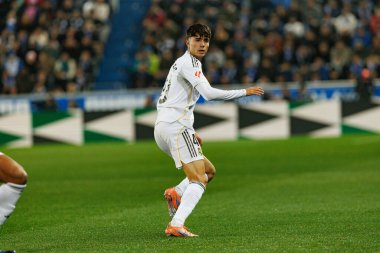 Victor Valdepenas, Mendizorroza 'daki Deportivo Alaves ve Real Madrid FC takımları arasında oynanan LaLiga EA SPORTS maçı sırasında görüldü (Maciej Rogowski / Ball Raw Images)