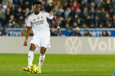 Aurelien Tchouameni, LaLiga EA SPORTS maçı sırasında Mendizorroza 'da Deportivo Alaves ve Real Madrid FC takımları arasında görüldü (Maciej Rogowski / Ball Raw Images)