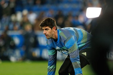 Thibaut Courtois, Mendizorroza 'daki Deportivo Alaves ve Real Madrid FC takımları arasında oynanan LaLiga EA SPORTS maçı sırasında görüldü. (Maciej Rogowski / Ball Raw Images)