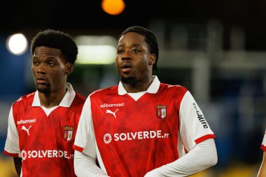 Jean-Baptiste Gorby ve Bright Arrey-Mbi, Liga Portekiz maçı sırasında Estoril Praia ve SC Braga takımları arasında Estadio Antonio Coimbra da Mota (Maciej Rogowski / Ball Raw Images)