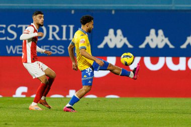 Gabriel Martinez ve Rafik Guitane, Liga Portekiz maçı sırasında Estoril Praia ve SC Braga takımları arasında Estadio Antonio Coimbra da Mota (Maciej Rogowski / Ball Raw Images)