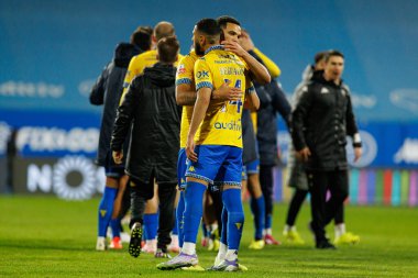 Yanis Begroui ve Antef Tsoungui, Liga Portekiz maçı sırasında Estoril Praia ve SC Braga takımları arasında Estadio Antonio Coimbra da Mota 'da (Maciej Rogowski / Ball Raw Images)