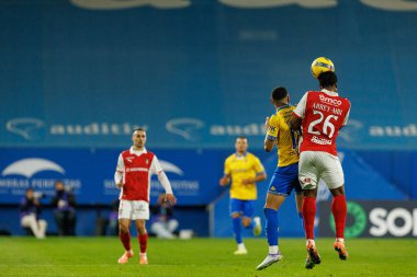 Yanis Begraoui ve Bright Arrey-Mbi, Liga Portekiz maçı sırasında Estoril Praia ve SC Braga takımları arasında Estadio Antonio Coimbra da Mota (Maciej Rogowski / Ball Raw Images)