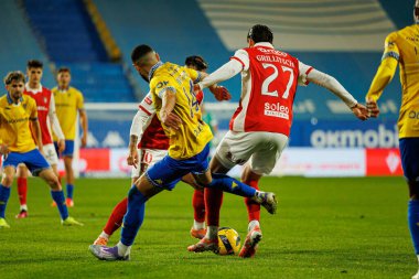 Yanis Begraoui ve Florian Grillitsch, Liga Portekiz maçı sırasında Estoril Praia ve SC Braga takımları arasında Estadio Antonio Coimbra da Mota (Maciej Rogowski / Ball Raw Images)