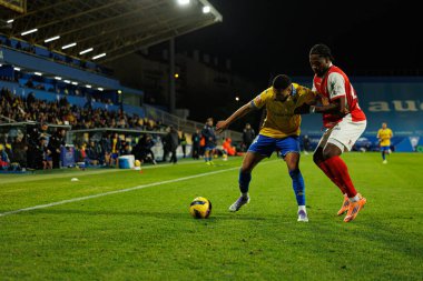 Yanis Begraoui ve Bright Arrey-Mbi, Liga Portekiz maçı sırasında Estoril Praia ve SC Braga takımları arasında Estadio Antonio Coimbra da Mota (Maciej Rogowski / Ball Raw Images)