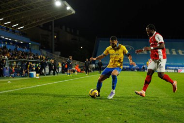 Yanis Begraoui ve Bright Arrey-Mbi, Liga Portekiz maçı sırasında Estoril Praia ve SC Braga takımları arasında Estadio Antonio Coimbra da Mota (Maciej Rogowski / Ball Raw Images)