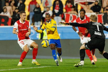 Gustaf Lagerbielke, Fabricio Gomes ve Lukas Hornicek, Liga Portekiz maçında Estoril Praia ve SC Braga takımları arasında Estadio Antonio Coimbra da Mota 'da görüldü (Maciej Rogowski / Ball Raw Images)