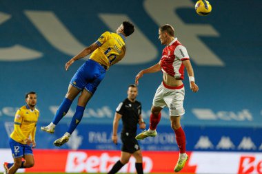 Andre Lacxmicant ve Gustaf Lagerbielke, Liga Portekiz maçı sırasında Estoril Praia ve SC Braga takımları arasında Estadio Antonio Coimbra da Mota (Maciej Rogowski / Ball Raw Images)