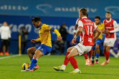 Joao Carvalho ve Gustaf Lagerbielke, Liga Portekiz maçı sırasında Estoril Praia ve SC Braga takımları arasında Estadio Antonio Coimbra da Mota (Maciej Rogowski / Ball Raw Images)