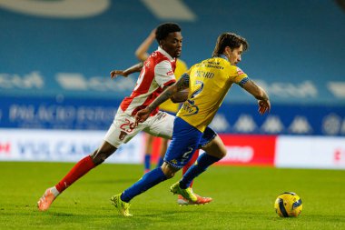 Jean-Baptiste Gorby ve Ricard Sanchez Liga Portekiz maçı sırasında Estoril Praia ve SC Braga takımları arasında Estadio Antonio Coimbra da Mota 'da (Maciej Rogowski / Ball Raw Images) görüldü.)