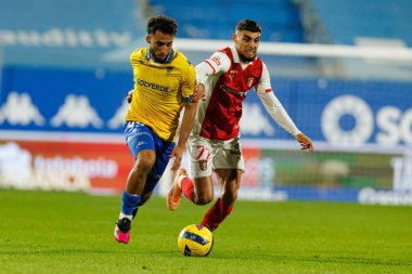 Rafik Guitane ve Gabriel Martinez, Liga Portekiz maçı sırasında Estoril Praia ve SC Braga takımları arasında Estadio Antonio Coimbra da Mota 'da (Maciej Rogowski / Ball Raw Images) görüldü.)